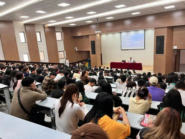 技术营销开创广告新生态——牛云老师赴南充职业技术学院进行交流讲座 